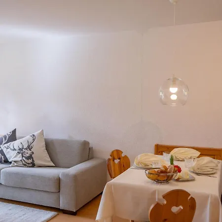 Apartman Chesa Paluedin 10 - By Interhome