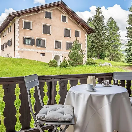 Apartamento Chesa Paluedin 10 - By Interhome Pontresina